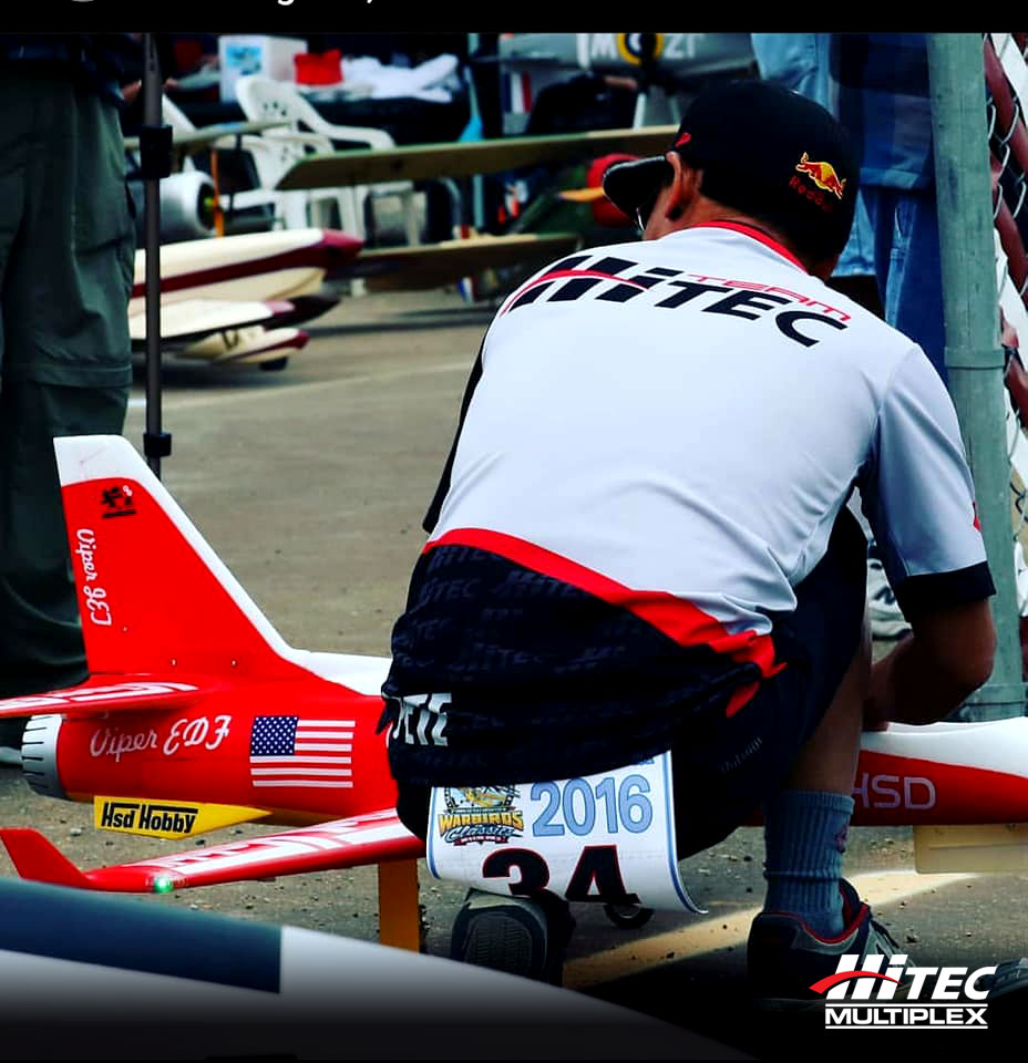 HitecMultiplex's tweet photo. Team Hitec Pilot Pete Keoni doing what he does best!...
and that is fly fast!

Thank you Pete for flying with us and thank you and those that continue to use Hitec. #Hitec #Multiplex #Fly #hobby #ForLife #rc #FlyHigh https://t.co/CK0J2YEFfP