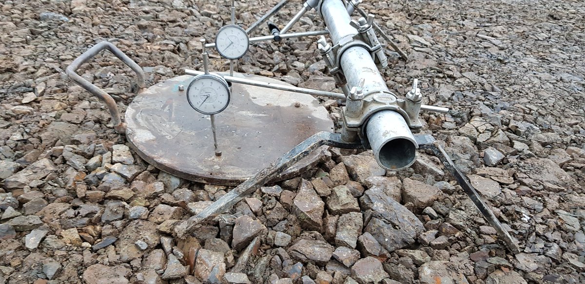 ArchEngTech2's tweet photo. Plate bearing test for a recent site investigation report #Archengtech #engineering #targetloading #CBR https://t.co/XNntegpuNF