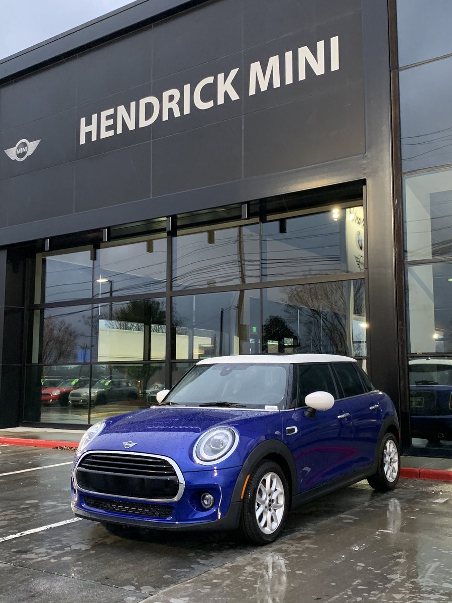 HendrickMINI's tweet photo. Feeling cute, let it rain! #lookinggood #hendrickmini #MINI #miniusa #MINIfan #MINIcooper #MINIhardtop #hardtop #2020MINI #4drhardtop #starlightblue #carbonblackinterior #motoringaroundcrowntown #letsmotor https://t.co/lqWsv86GcG
