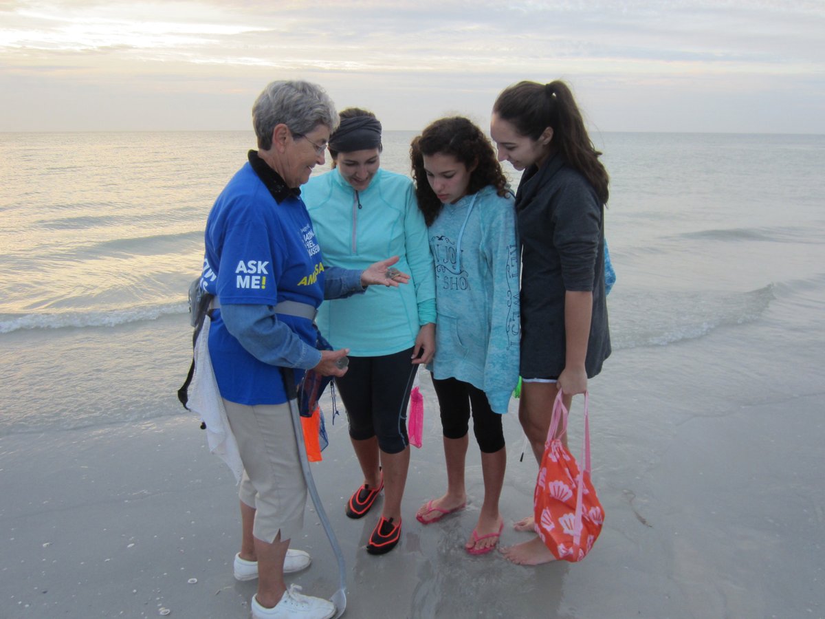 ShellMuseum's tweet image. A3: We’re pretty partial to the world’s best shelling beaches here on #Sanibel! Our beaches are exquisite – so many shells. Let our experts share these marvels with you on a daily beach walk from @IslandInn beachfront! #ShellMuseum #FortMyersSanibel #FLTravelChat