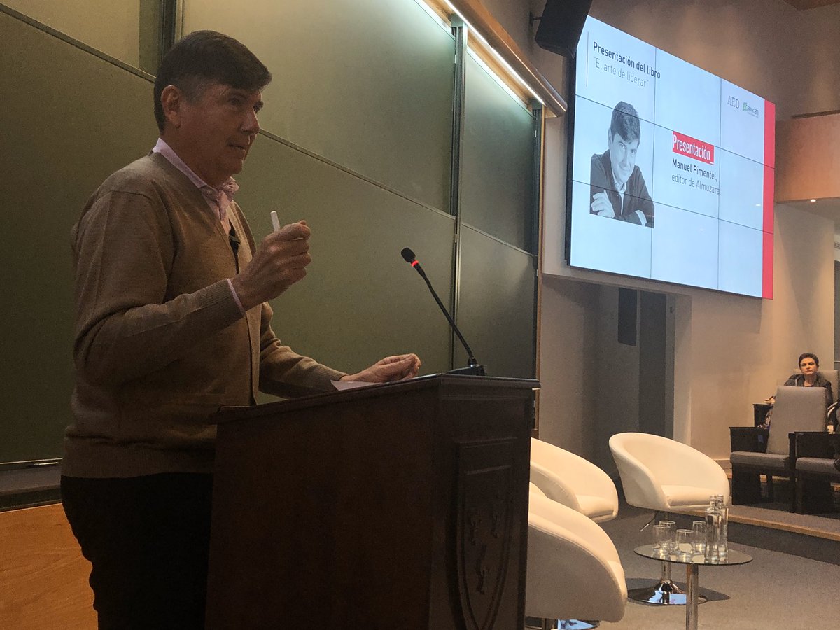 alfonsojimenezf's tweet image. Es el turno de @mpimentelsiles como editor de la obra #ElArtedeLiderar de @AEDtweets desde el @IISanTelmo de #Sevilla en el acto de su presentación en #Andalucía junto a Bill Derrenger de @Osborne_es @_PeopleMatters