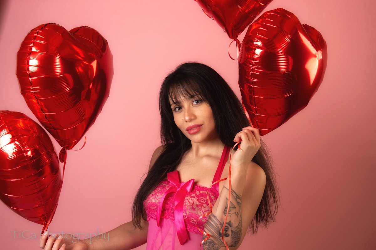 Valentines days is just around the corner. So gents/ladies why not buy your loved one a voucher for a photo shoot   Give is a call