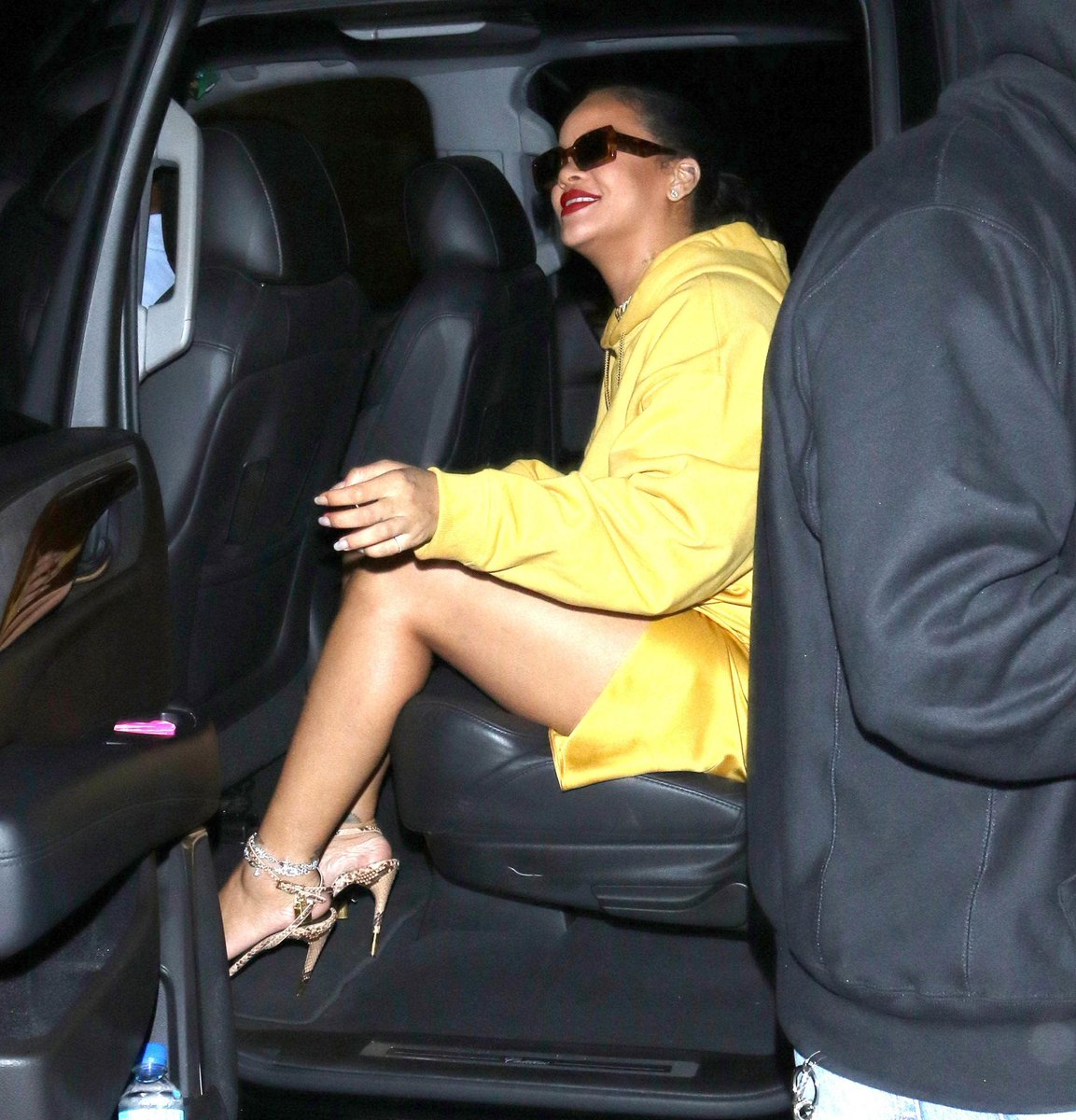 Rihanna Range tweet media