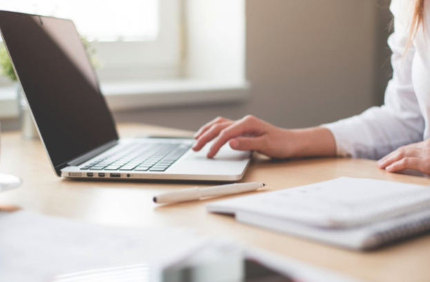 BAexeccoach's tweet photo. How To Keep a Desk Job from Ruining Your Health. We have become an internet-based society & fully immersed in a #technologicalera. As time goes on, more individuals are relying on the internet for #entertainment, valuable information, and #advertising. https://t.co/3HT6WNZsFE https://t.co/lOmH9hDx6Y