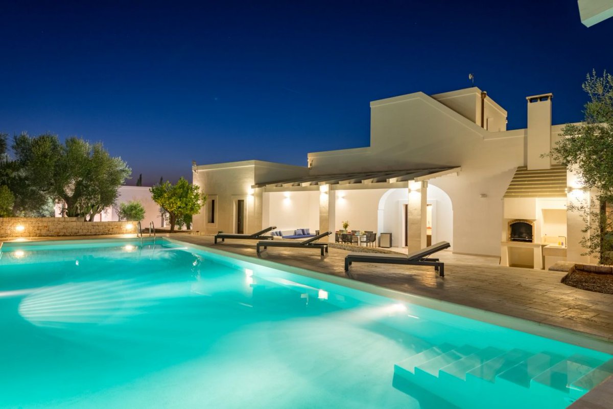Luxury villa with salt water pool which sleeps up to 8 peoplelocated in the hills of Monopoli,in close proximity to the Adriatic Coast.

Click on the link for more information and how to book.

bit.ly/2HjNrvn

#helloapulia #weareinpuglia #puglia