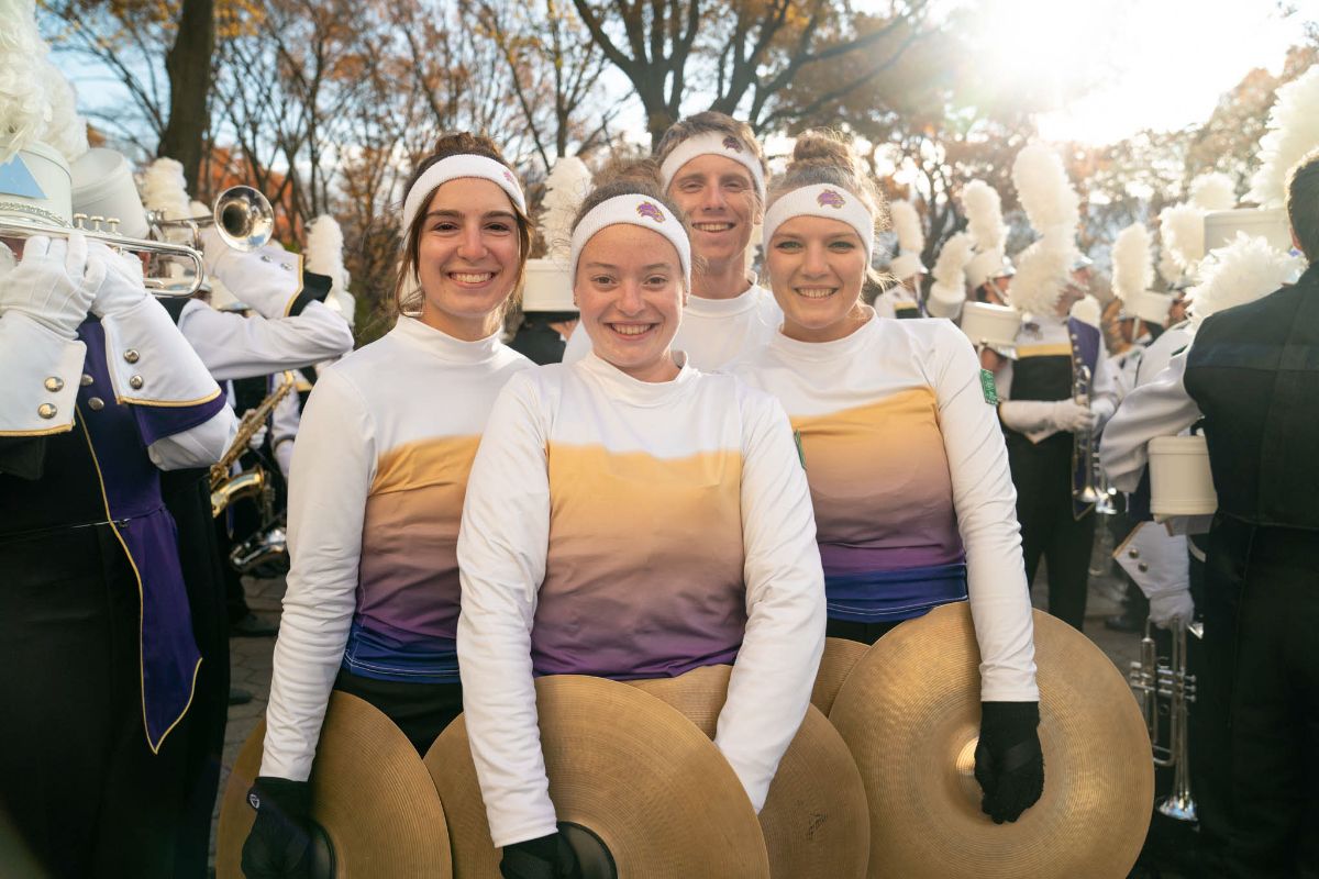 Skyler and Mackenzie Lucas dreamed of following in their father's footsteps by marching in the Macy's Thanksgiving Day Parade. Not only did their dream come true when each performed in this year’s parade, but they did so with their dad cheering them on.

fal.cn/36ufm