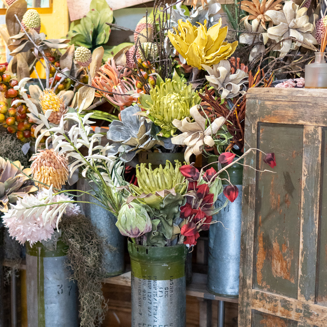TreehouseG's tweet image. Bubbles and bouquets. 💐 Create a bouquet that lasts a lifetime. Our unique and colorful foam flowers will be on sale all weekend. Shop Thursday - Sunday and sip on complimentary champagne for our Valentine’s Day Sale!⁣ #treehousegallery #treehousegalleryfurniture #stpetefl