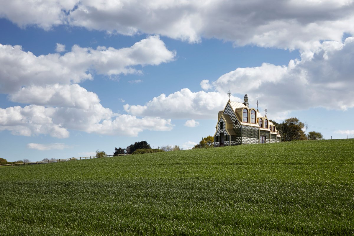 Ballot now live for a chance to book A House for Essex!
More details in our newsletter createsend.com/t/r-02F18D4583…
#graysonperry #juliecope #wrabness #essex #modernarchitecture #tiles #roof