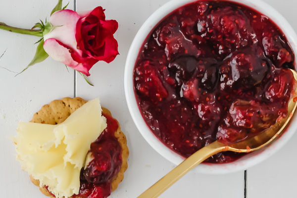 💝🌷🇨🇭Roses or Tête de Moine rosettes for Valentine’s Day? Tough call, isn’t it? Cherry Pear Chia Seed Jam is the perfect pairing with this delightful semi-hard, cheese made with cow’s milk and the recipe can be found on our website! ow.ly/Te9C50y8llN