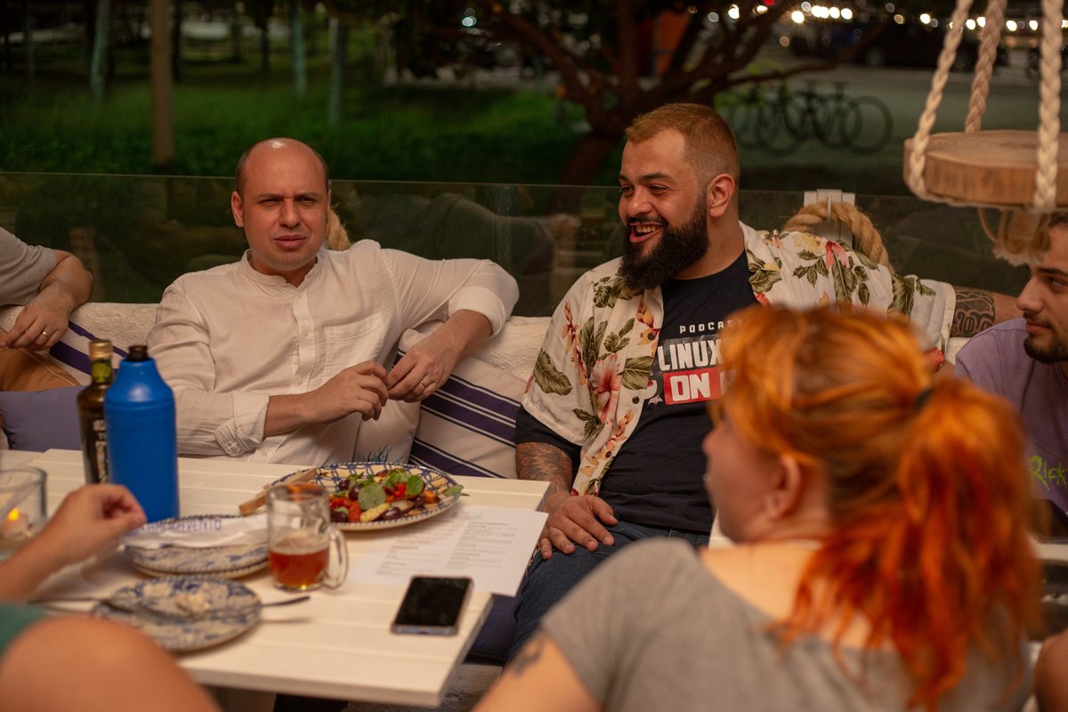 devopsdaysvix's tweet image. As atividades do #DevOpsDaysVitoria começaram na sexta-feira, dia 07/02, quando organizadores, palestrantes, patrocinadores e participantes se reuniram para o Rock the Beach, um jantar no Barlavento, na Praia de Camburi. 

#devopsdaysdeverao