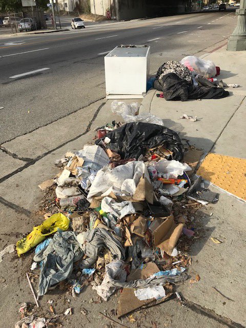PauleyP's tweet image. Bad homeless guy at my house Scared #Lapd here Hate it y’all but don’t come to #Hollywood SO dangerous Drugged out violent people everywhere Trash everywhere Endanger us all Wheelchairs can’t visit me Blocked sidewalks Post your  pics of #RealHollywood right by #Oscars #NotPretty