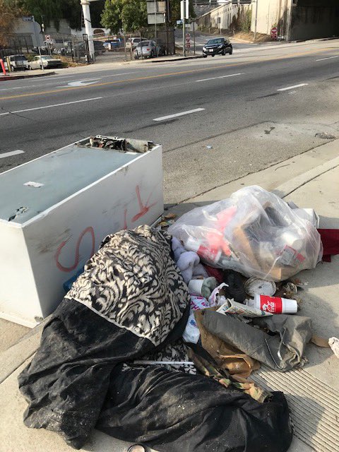 PauleyP's tweet image. Bad homeless guy at my house Scared #Lapd here Hate it y’all but don’t come to #Hollywood SO dangerous Drugged out violent people everywhere Trash everywhere Endanger us all Wheelchairs can’t visit me Blocked sidewalks Post your  pics of #RealHollywood right by #Oscars #NotPretty