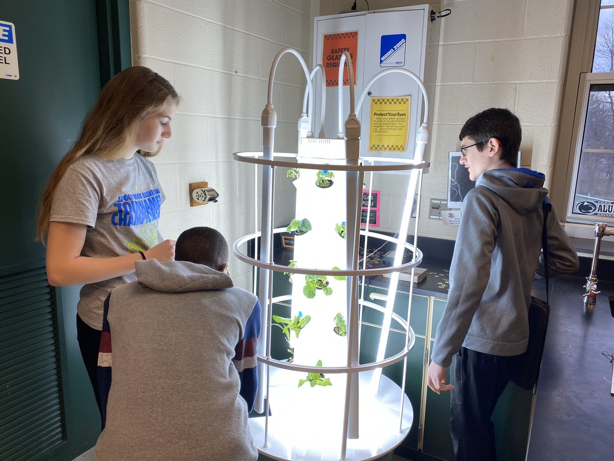 MrsGrenter's tweet image. Our @TowerGarden lights up our classroom literally and figuratively! #8Blue students check their 🌱 as soon as they walk in every single day. I love seeing their excitement and curiosity &amp;amp; hearing their competitive chatter. #TheMartian #PBL #schoolgarden @GHMSBuckskins @CVSciTech