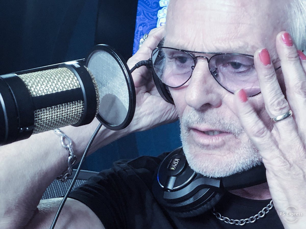 Come rock with me now ⁦<a href="/littlesteven_ug/">Little Steven's Underground Garage</a>⁩ <a href="/siriusxm/">SiriusXM</a> 8-11am ET &amp; tonight my west coast friends 9pm-12am PT. Much love to those who give a damn...! Be cool, be kind,be courageous ⭐️⭐️⭐️⭐️⭐️