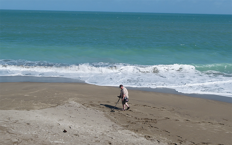 BootprintsTV's tweet image. I had a great time metal detecting on the Treasure Coast of Florida last week. I put my Minelab CTX 3030 in a new environment and found a few coins.