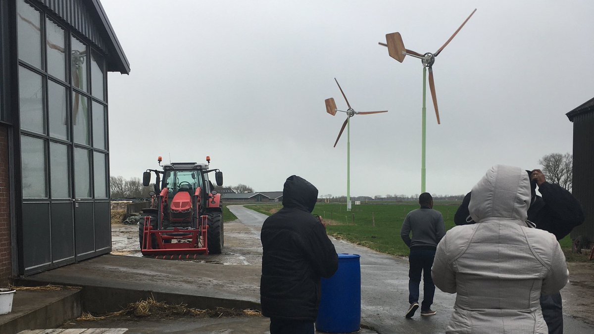 HanzeCDC's tweet photo. Our second stop of the day! Learning about @EAZWind mills and experiencing the wind at @boer_sjouke’s farm. #onderdendam https://t.co/3mJKHaboOQ