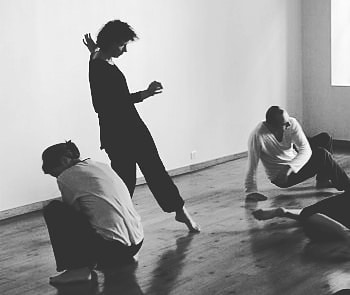 [STAGES du mois de février]
Un samedi par mois: un stage d'improvisation-danse contemporaine avec l'artiste Béatrice Mazalto
Organisé par l'association Le Terrain Vague. 
Retrouvez toutes les informations sur notre site internet entrepont.net /sur instagram: lentrepont