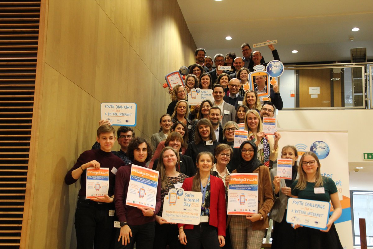 The Youth Pledge for a Better Internet by the #BIK_youth Ambassadors - focusing on the age appropriateness of online platforms and services' privacy policies - is going strong! All you need to know about this new #SaferInternetDay initiative is at betterinternetforkids.eu/youthchallenge