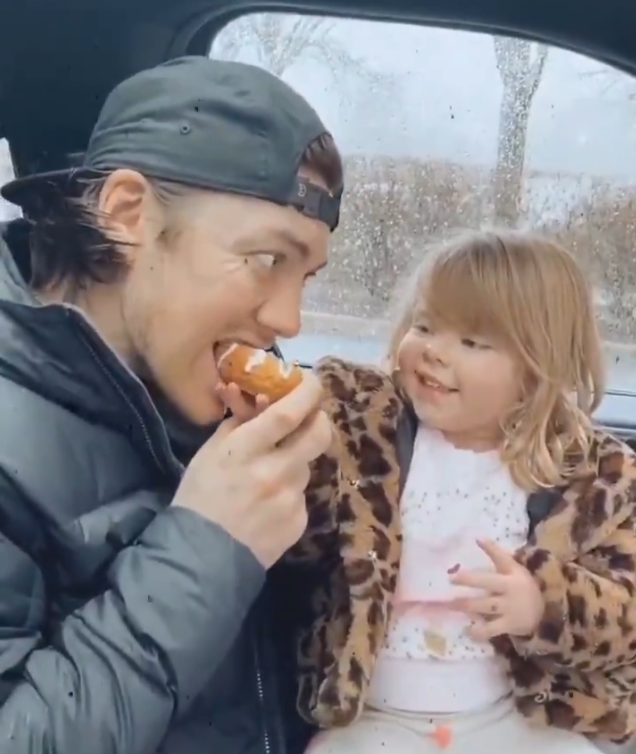 Capitals's tweet photo. omg... #TJ🍩shie 

🥰 #CapsDads 

(📸 IG: lauren.oshie) https://t.co/EdvILKOART