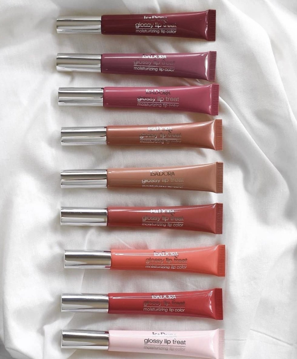 Glossy Lip Treat 😍 💋
​📷 <a href="/beautybymara/">Mara</a>
