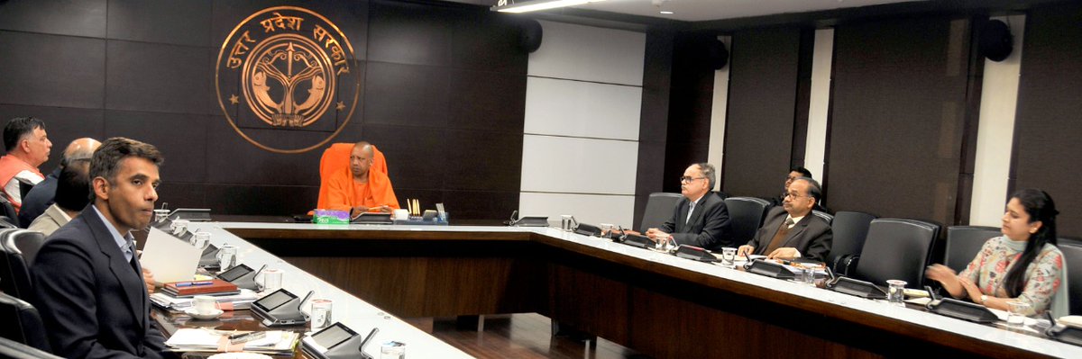 CMOfficeUP's tweet photo. मुख्यमंत्री श्री @myogiadityanath जी ने लोकभवन, लखनऊ में नोएडा भवन नियमावली, 2010 में प्रस्तावित संशोधन पर प्रस्तुतीकरण का अवलोकन किया। https://t.co/svjsMAHIhf
