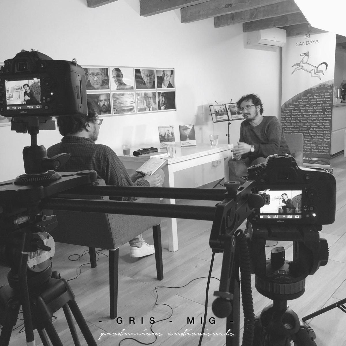 gris_mig's tweet photo. Tornem a la carga amb nous projectes, nous clients, nous amics... 🎬
Filmació de l’entresvista a Àlex Chico a càrrec de @JandulaDaniel 🎥
Gràcies a @EdCandaya per tot!
#grismig #filming #nikon #manfrotto #røder #lilliput #benro #barcelona https://t.co/dLKdFQFtMp