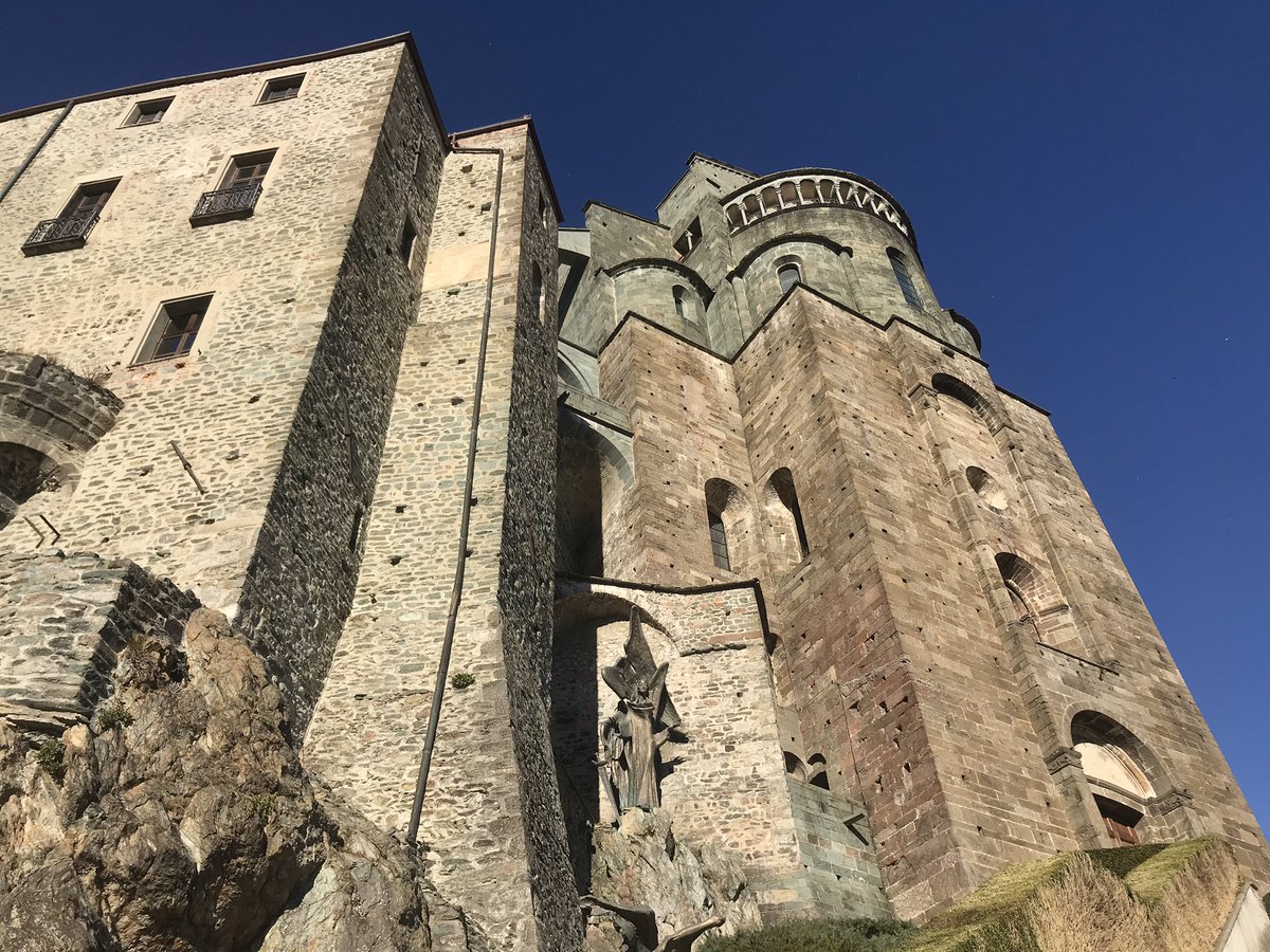 DenisFalconieri's tweet photo. Viaggiare e continuare a meravigliarsi #travel #LPinPiemonte #lonelyplanetitalia #lonelyplanet #sacradisanmichele https://t.co/sUfh1roRtw