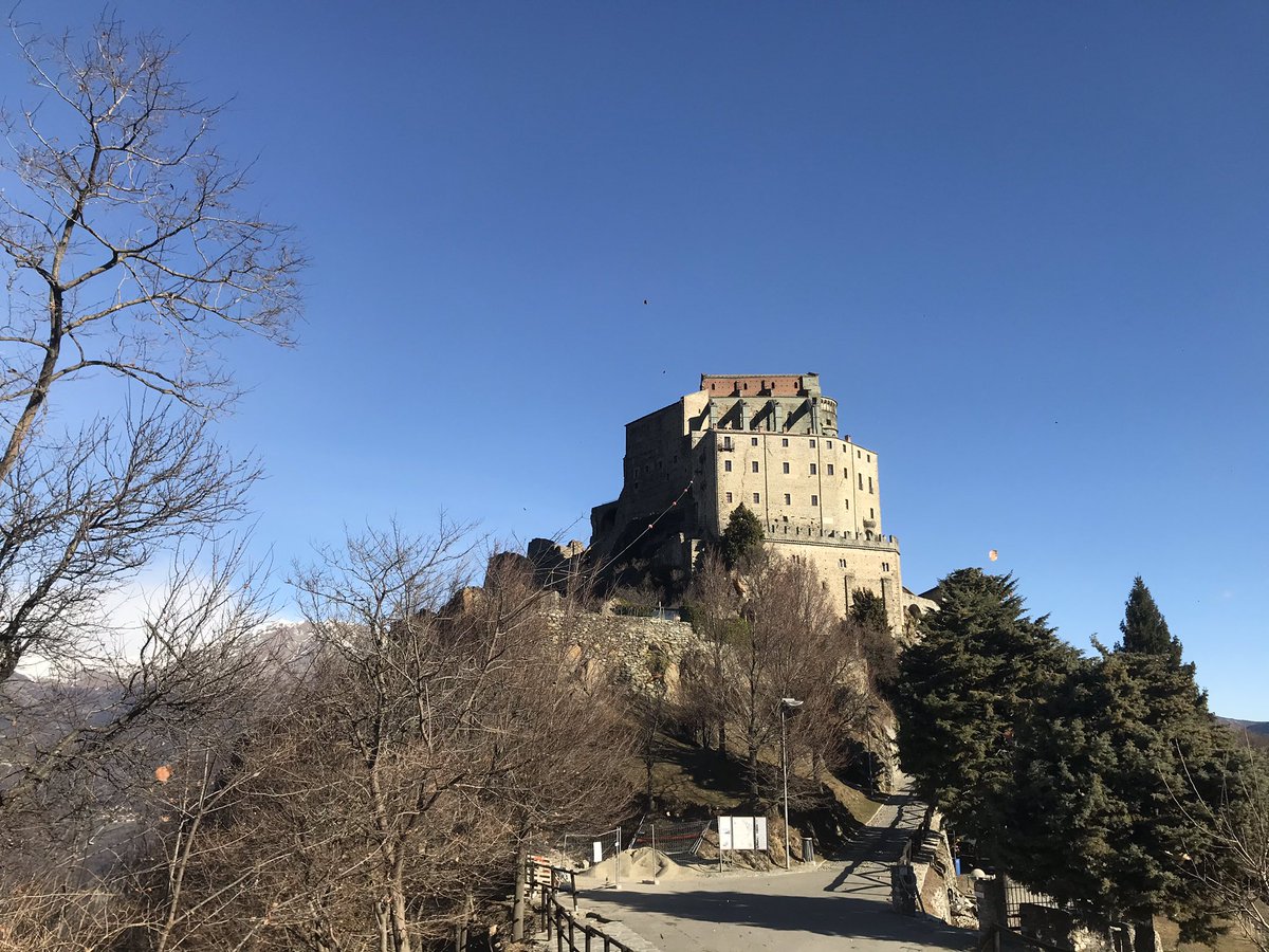 DenisFalconieri's tweet photo. Viaggiare e continuare a meravigliarsi #travel #LPinPiemonte #lonelyplanetitalia #lonelyplanet #sacradisanmichele https://t.co/sUfh1roRtw