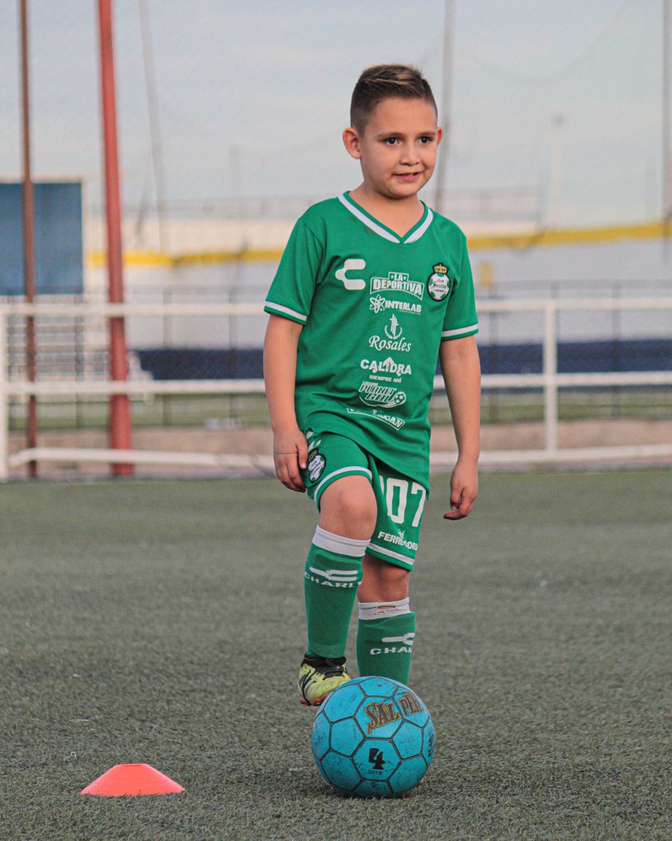 Atl_Torreon's tweet photo. Enviamos un abrazo y felicitación a nuestro alumno Mateo “Titi” Terrazas  de la categoría sub 8 hoy en su cumpleaños ¡Que tengas un excelente día! 🎉🎂🇳🇬⚽️🏆

#GanarSirviendo #FutbolConValores #JuntosTodoEsPosible #LosSueñosSonParaCumplirse #ASTorreon https://t.co/77D0RJEIgl