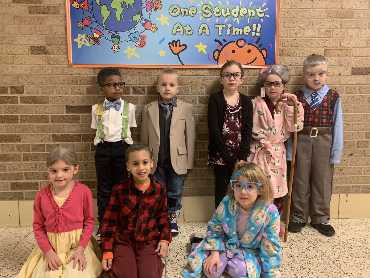 EdisonKDG's tweet photo. 100 Days Smarter... 100 YEARS older! #100daysofschool #fraserfamily #edisonshines https://t.co/Km9dmKVxRX