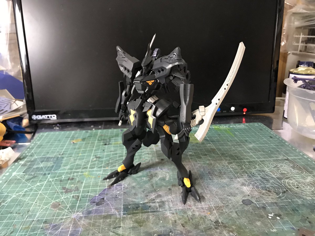 長尾南昴 さたまみ あーん 結局本体グレーはサフのままで墨入れとか細部も間に合わず 気になったところもあったので手直ししつつ完成させます 武御雷 Type 00c 白銀武搭乗機 Ageth 戦術機祭継承 なお9割の人は武御雷に気を取られていて 2枚目の画像