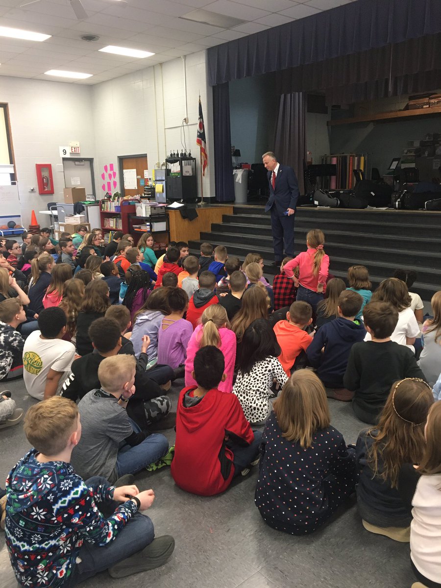 Thank you <a href="/MentorRotary/">Mentor Rotary</a> for coming to <a href="/RidgeElemMentor/">Ridge Elementary</a> to share your knowledge of good citizenship with our third graders! #RidgeESRocks #OnceACard