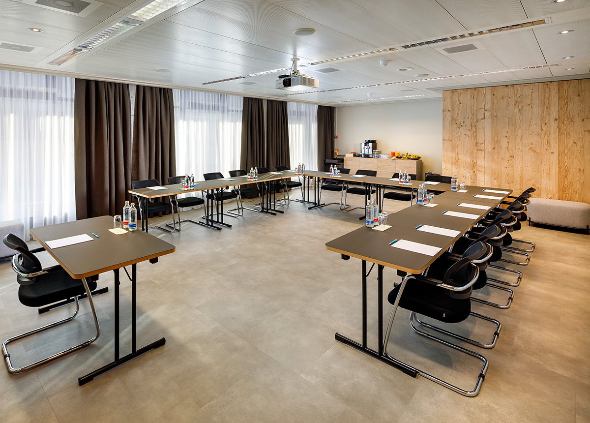Tagen und Feiern im Swiss Urban Style 🤓! Entdecke jetzt die renovierten Meetingräume im Hotel Allegra Lodge und erfahre mehr über das Angebot für Seminare &amp; Events beim Flughafen Zürich 👉 bit.ly/2S5Fbp2 #allegralodge #visitwelcomehotelsCH #ZurichAirport
