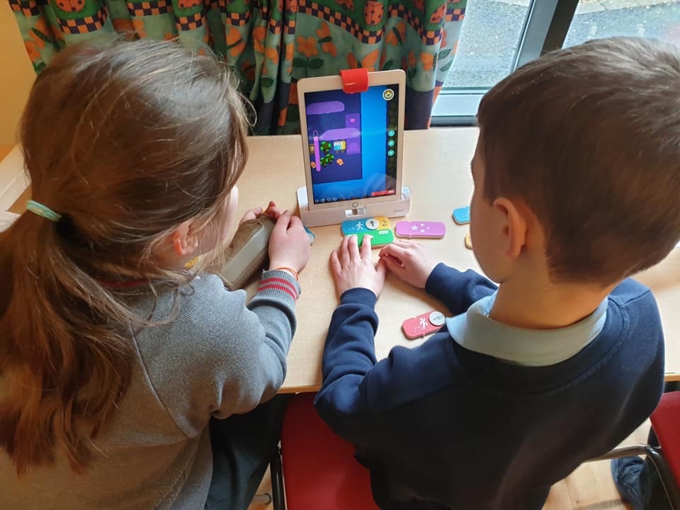 TeachingCave's tweet image. Amazing Shared Education Coding morning with the kids at @GrogganPrimary and @millquarterps with 5/6 today using Drones and Osmo! 

Looking forward to 3/4 tomorrow 😀

@CASEshared