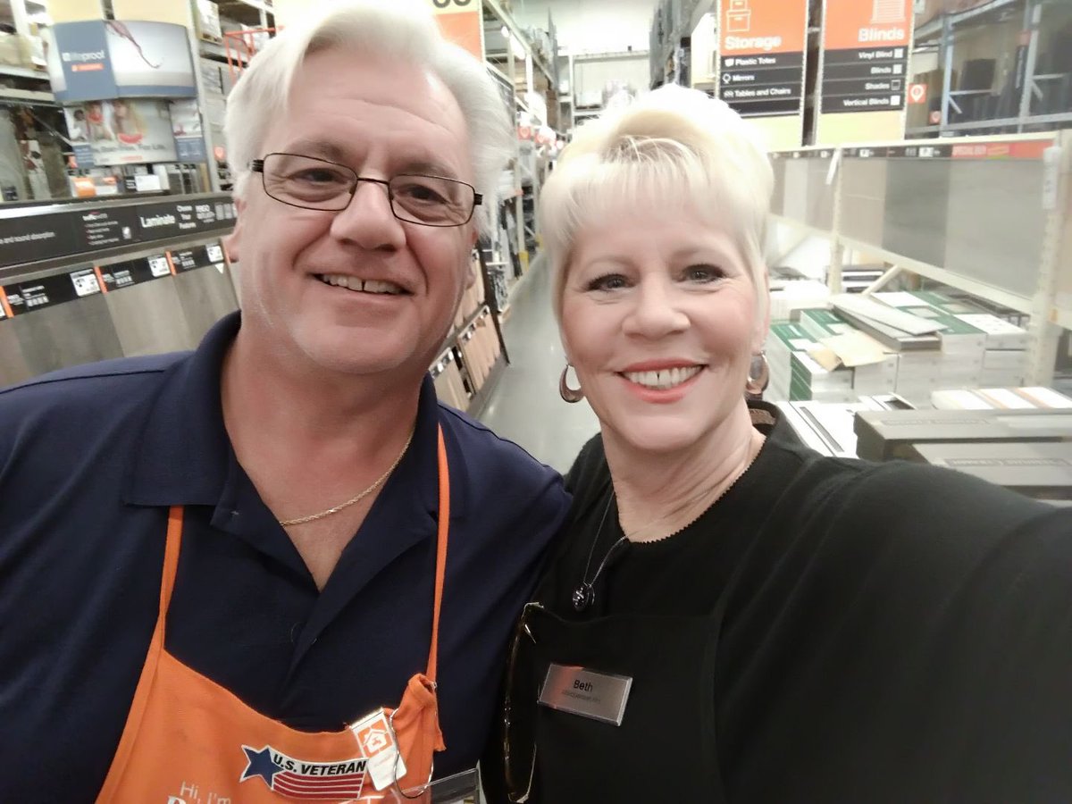 #InHomeDesigner Beth building relationships on the #CoastWithDaMost in 1116! Beth is a rockstar and if you #SetDaLead she will bring you the 💰 <a href="/JMHagner/">Jarad Hagner</a> <a href="/DanMallonhd/">Dan Mallon</a> <a href="/JimSimmonsHD/">Jim Simmons</a> <a href="/gloria_terri/">Terri Gloria</a>