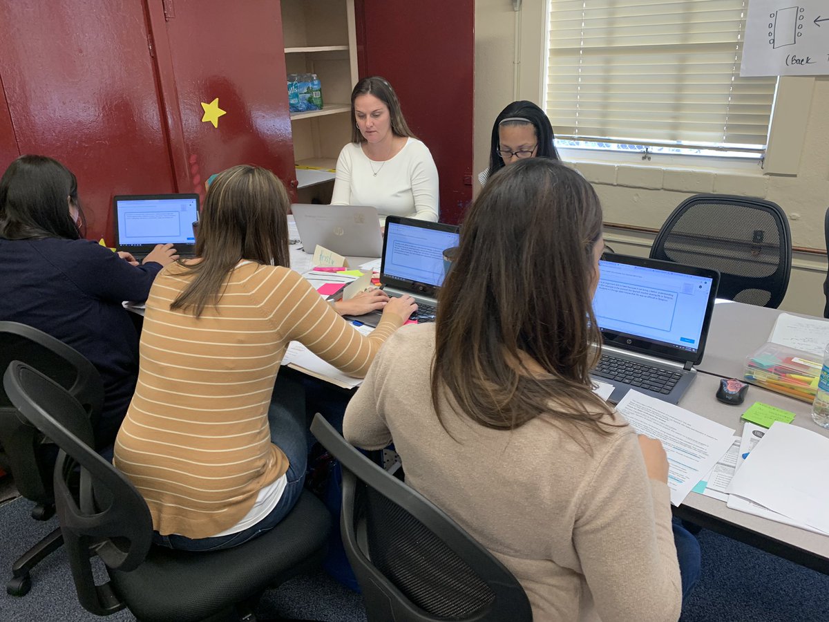 AmyH_OCPS's tweet photo. #ocpsdplc teams in #room14 are using @nearpod to answer TDQs @rmccloe @VistaLakesOCPS @laureateparkes @SunBlazeElem @Southeast_OCPS @ocpsPL @Jamie_LDavis https://t.co/Z1P5bLXeYT