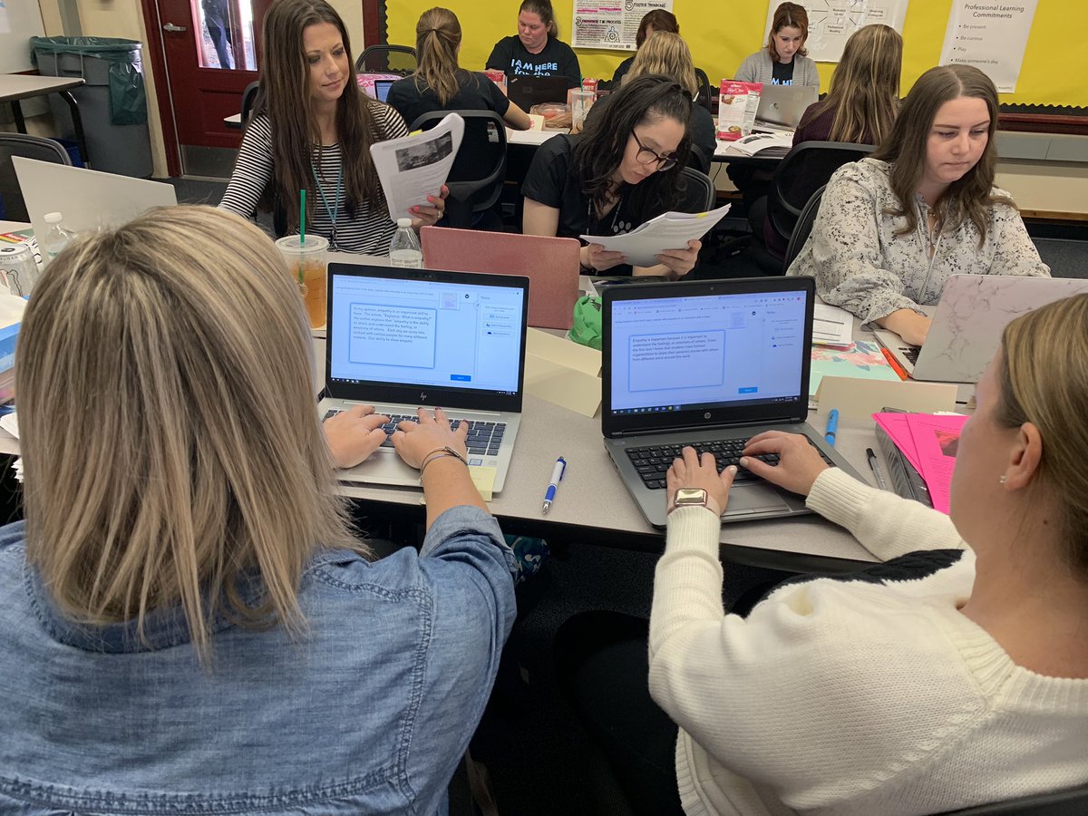 AmyH_OCPS's tweet photo. #ocpsdplc teams in #room14 are using @nearpod to answer TDQs @rmccloe @VistaLakesOCPS @laureateparkes @SunBlazeElem @Southeast_OCPS @ocpsPL @Jamie_LDavis https://t.co/Z1P5bLXeYT