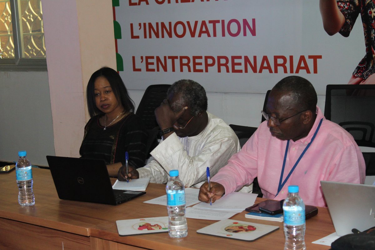 i4dev2020's tweet image. Réunion #I4Dev avec les représentants des Nations Unies ce matin dans les locaux de l&apos;@ANSI. 
Au programme, il y a eu une revue des activités de la 1ère édition qui s&apos;était tenue du 4 au 10 Juillet 2019 en marge du sommet de l&apos;UA à Niamey.

#NigerRising
#Digital4Dev
#I4Dev2020