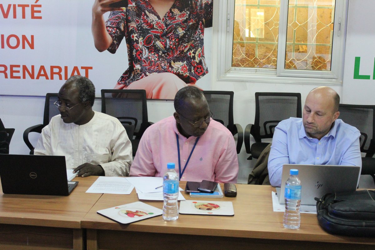 i4dev2020's tweet image. Réunion #I4Dev avec les représentants des Nations Unies ce matin dans les locaux de l&apos;@ANSI. 
Au programme, il y a eu une revue des activités de la 1ère édition qui s&apos;était tenue du 4 au 10 Juillet 2019 en marge du sommet de l&apos;UA à Niamey.

#NigerRising
#Digital4Dev
#I4Dev2020