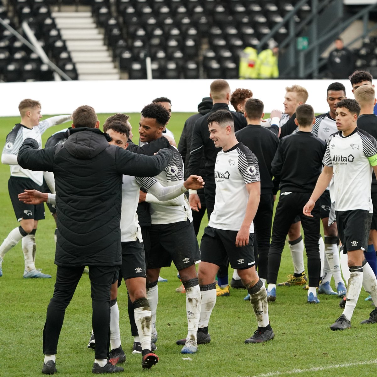 DCFCAcademy's tweet image. THIS TEAM!🖤

#DCFCU19s