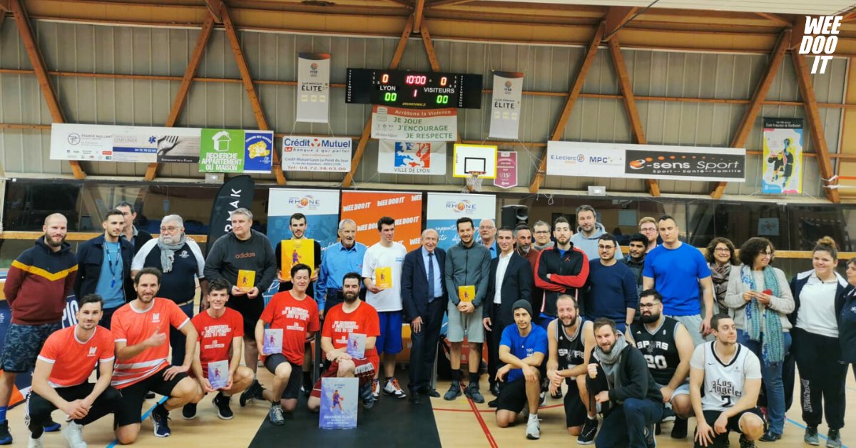 WeeDoo_It's tweet photo. Merci au maire de Lyon @gerardcollomb de nous avoir fait l'honneur d'être présent pour l'inauguration de nos challenges inter-entreprises sur Lyon ! 
Et merci au Comité du Rhône de Basket et au Club Beaumarchais Basket Lyon Métropole pour cette collaboration fructueuse ! 👏🏀 https://t.co/dhYQL7puW6