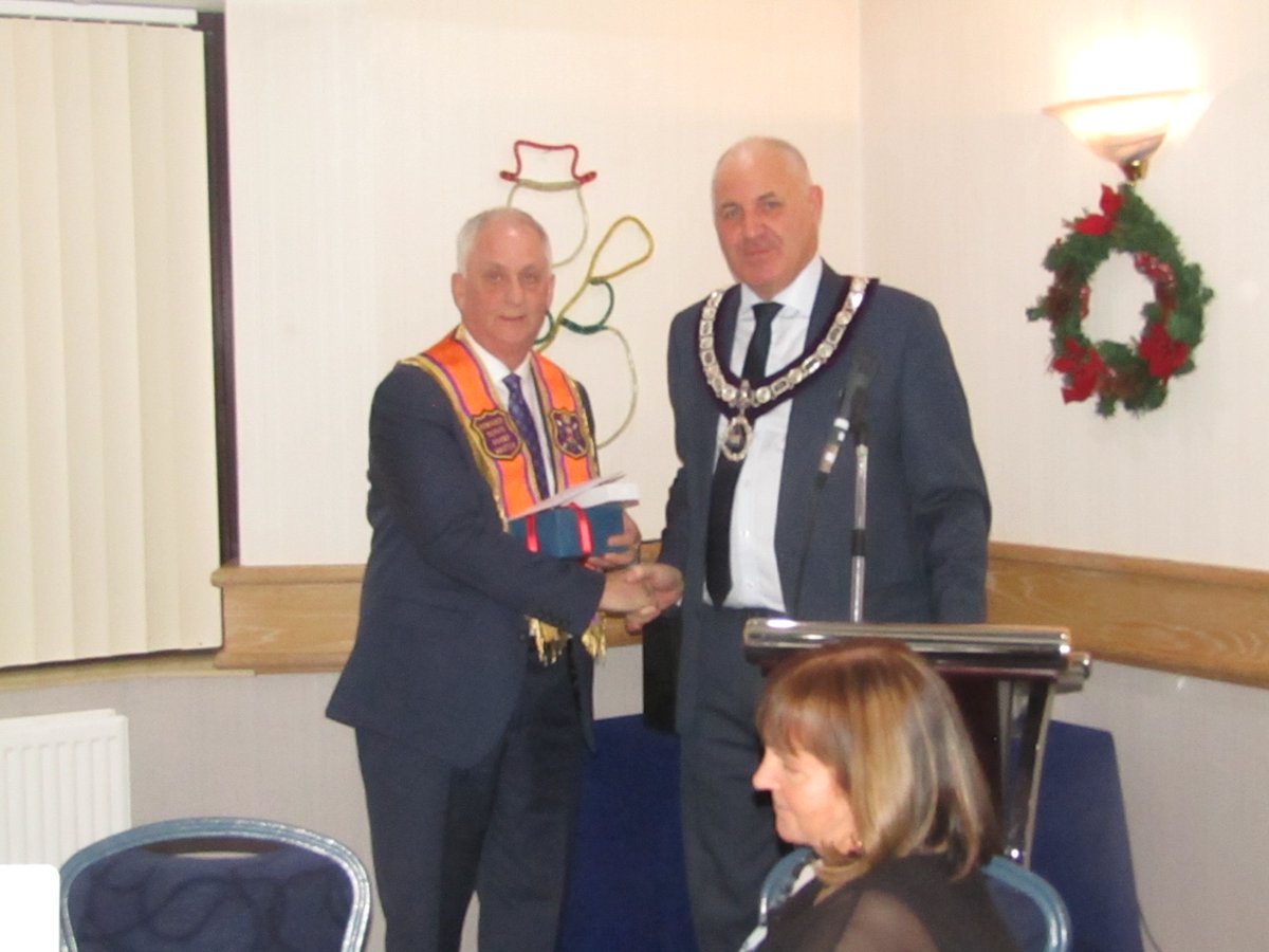 OrangeLodgeScot's tweet image. Read all about Robert McLeans Testimonial Dinner in this months Torch.

Orange Torch is available from Agents and Olympia House 70p Only