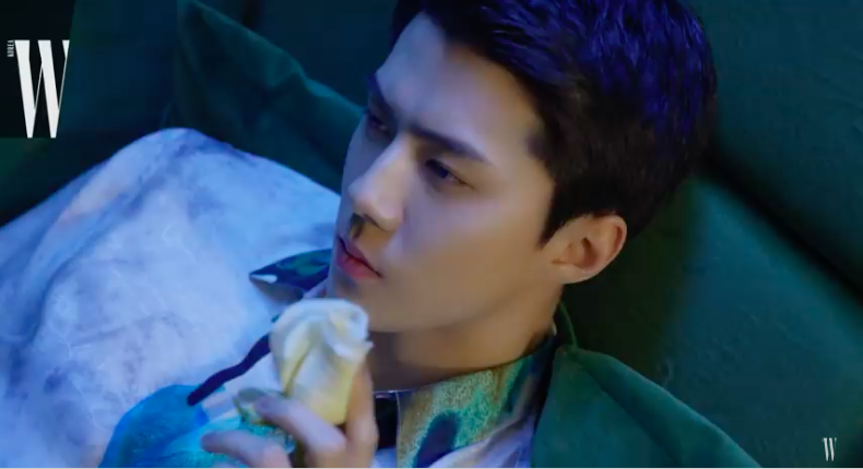 WORLDMUSICAWARD's tweet photo. #EXO's #Sehun stuns in behind the scenes fashion film for #WKorea shot in Paris during Fashion week!👨‍🎤✈️🇫🇷🗼✨🌟🔥👑 @weareoneEXO 
https://t.co/bZREckDR4Z https://t.co/44SURxTKaa