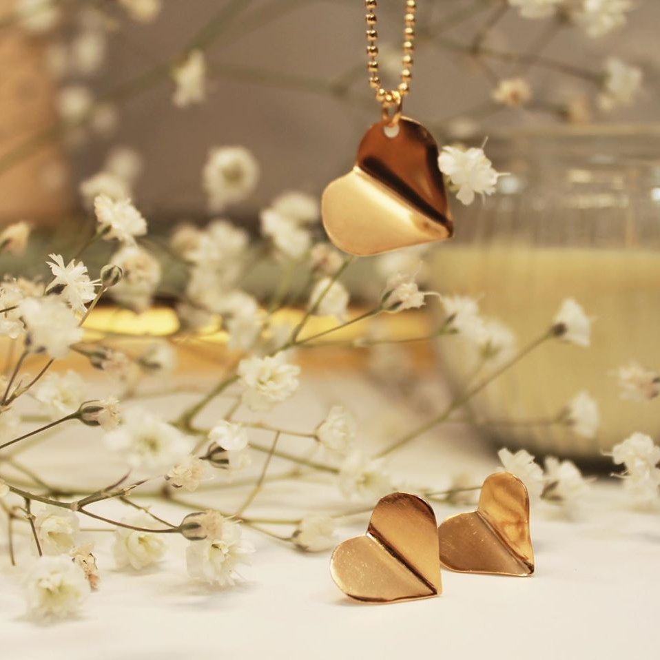 Nueva colección! Diseñamos esta colección especial para el amor! Corazones dorados 💕Un detalle para San Valentín
#gift #giftideas #kalitajoyeria #jewelry #style #amor #corazon #golden #hechoamano #diseñoexclusivo #chapadeoro