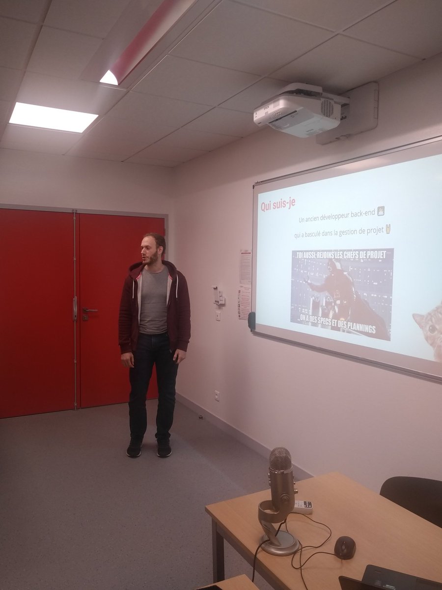 On termine avec Maxence d'@empr1tedigitale qui nous parle de chat(bot)s 

#humantalks #Angers