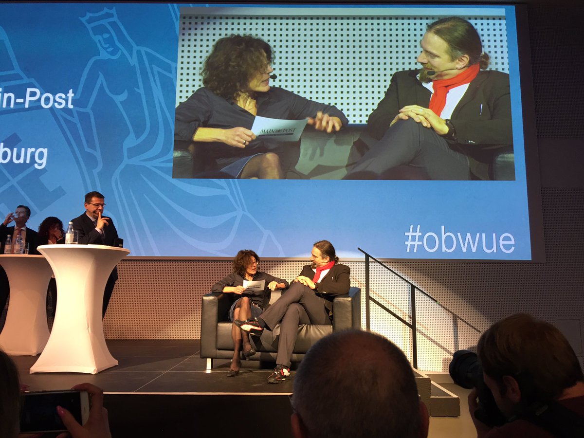 MPkroemers's tweet photo. Kandidaten auf die Couch bei der Wahlarena der @MP_Wuerzburg #obwue https://t.co/BbQSCQ7LNS