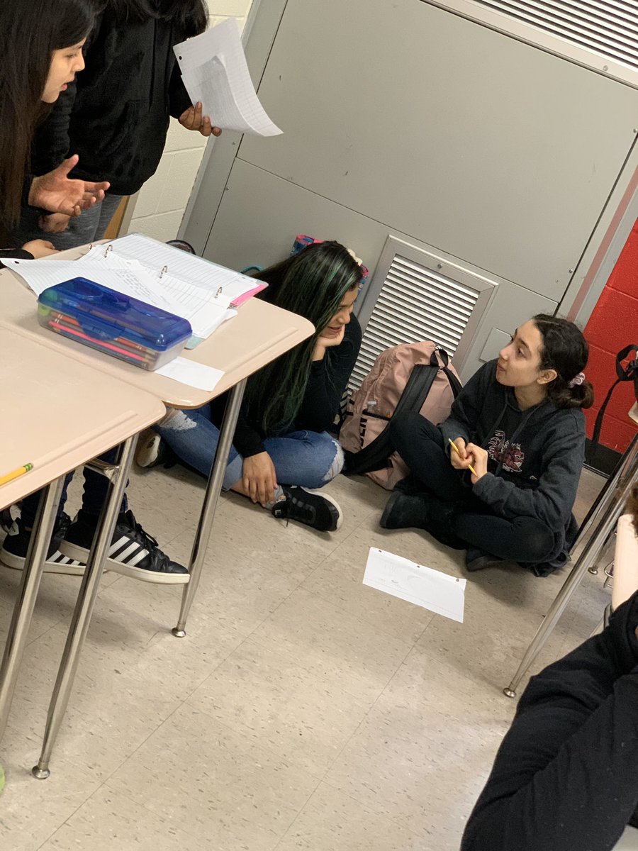 CounselingTrio's tweet photo. @HandMiddleSC Today, our Queen Hornets 👑🐝and Baby Hornets took their “Laps Around the Hive” and discussed the goals they want to accomplish together! #mentorship #buildingqueens #handmiddleschool https://t.co/smc3ugP36Q