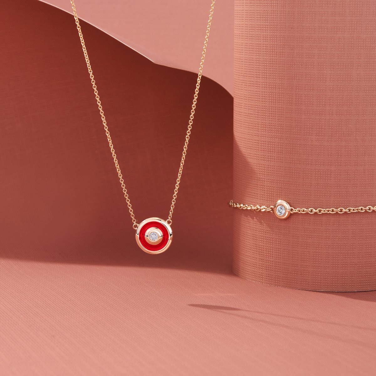 PerrywinklesVT's tweet photo. One of our newest pendants! This modern classic is bold with the color of love!

Visit us this Valentines Day to shop for Diamonds &amp; Dinner! Receive a FREE $100 gift card for @bluepaddlebistro with any purchase of $600 or more. https://t.co/8TsnhTyXYx