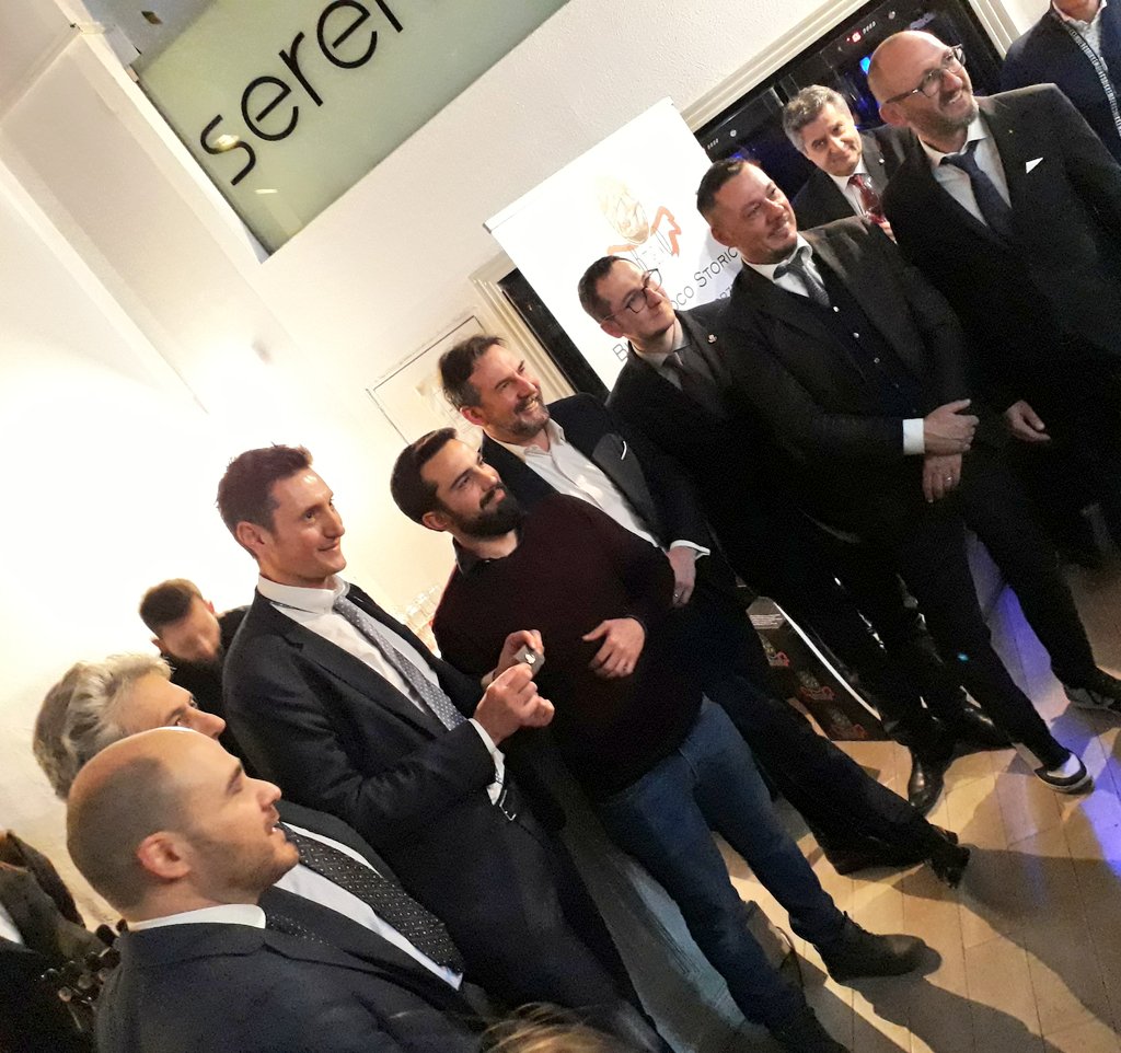 Marco_K18's tweet photo. 24 anni di #buttafuoco #Serendipico #Milano 
Risultati: 3 bicchieri, presente in Europa, e #nonsolo,  un eccellenza del #Oltrepò 
...e la famiglia si allarga:  piccolo Bacco dei Quaroni
#MarcoMaggi
#Vino #Wine #enonauti #winelover #enoturismo @vinoltrepo @RegLombardia https://t.co/TcTN1QrWJp