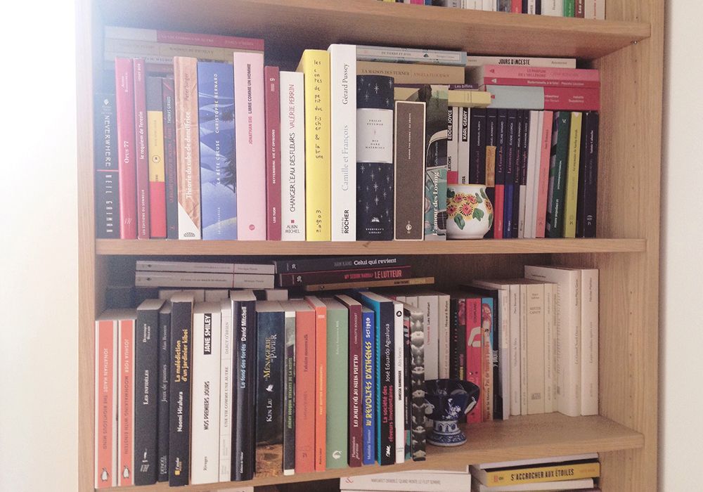 #problemedelecteur
Quand tu commences à ne plus avoir de place sur tes étagères, et que tu es obligé de faire des doubles rangées 😱